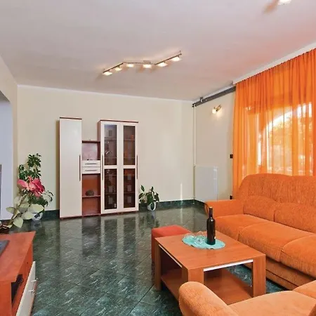 With A Parking Space - 13761 Fazana